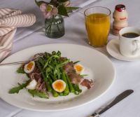 Asparagus, Parma ham and quail eggs