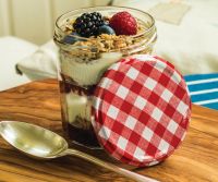 Yoghurt, granola and berry breakfast pot